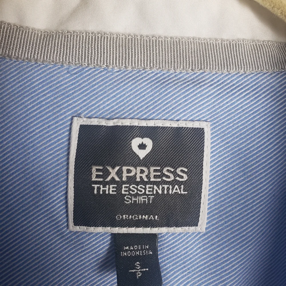 Express The Essential Shirt Blue and White Button Down - Picture 6 of 11